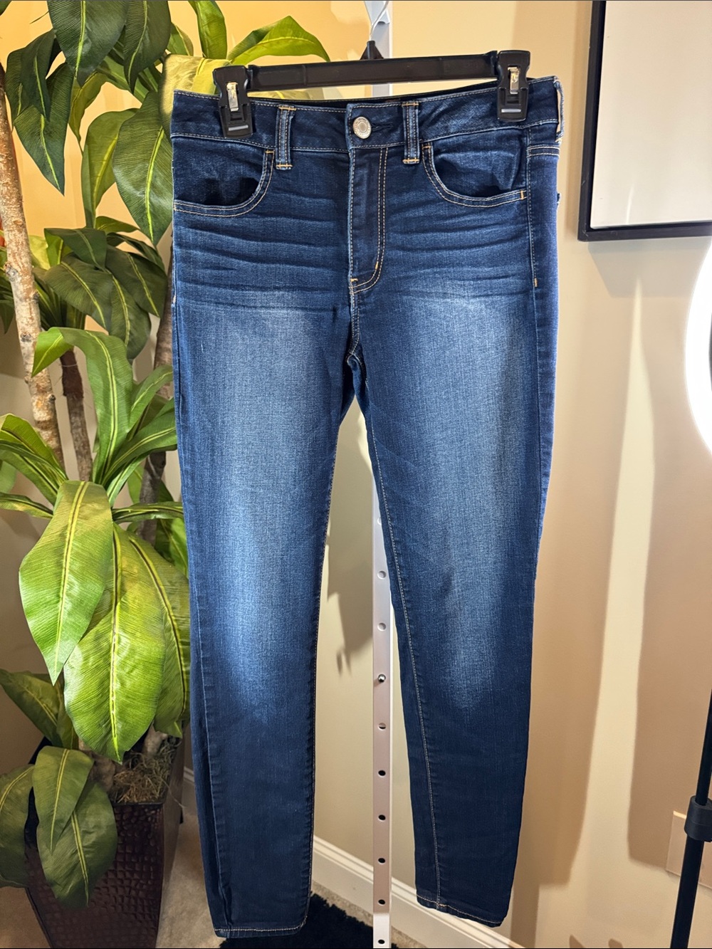 Women's high-rise jagging super stretch Dark Blue Jeans size 6 American Eagle